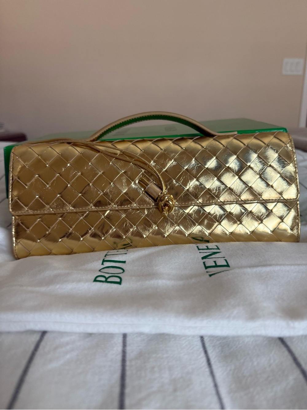 Bottega Veneta Andiamo Gold distressed calf Leather top handle Clutch NWOT